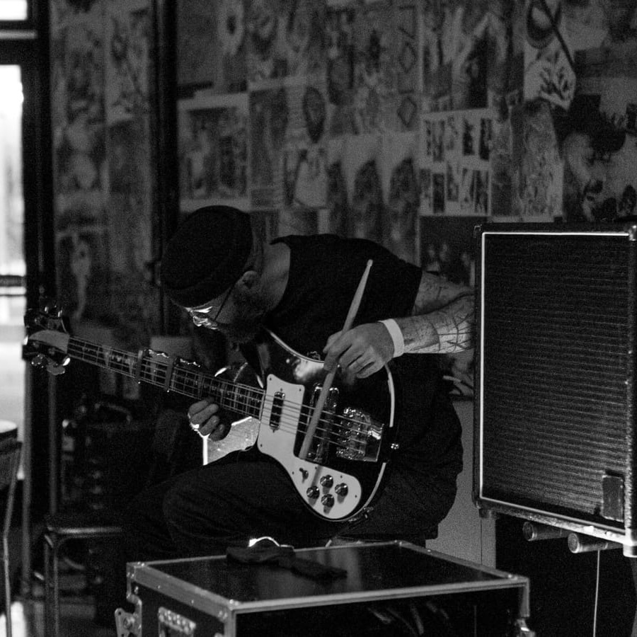 Ludovic Gerst performing live as frise lumière with prepared bass at Strange Brew in Bristol