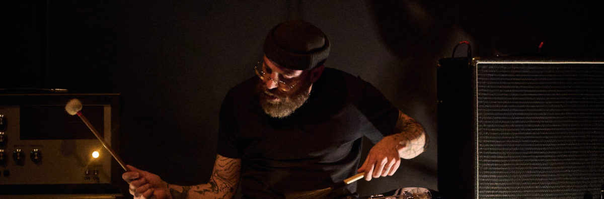 Ludovic Gerst performing as frise lumière with prepared bass, mallet and brush at Theater am Werk Petersplatz in Vienna